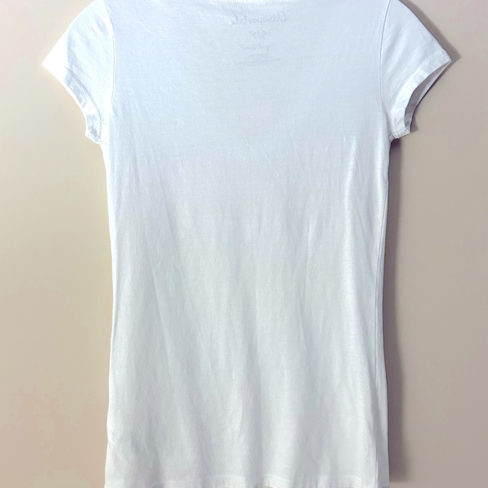 Aeropostale Women’s White V-Neck Fitted Short Sleeve Tee AERO NYC - Picture 4 of 5